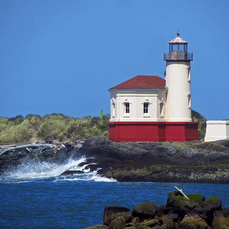 Coquille River Lighthouse in Bandon Oregon - Windermere on the Beach