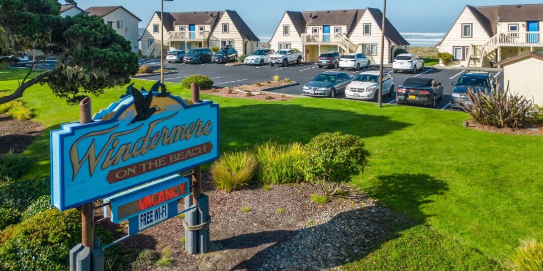 Windermere on the Beach Sign - A Bandon Hotel